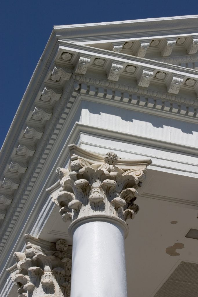 Photo showing columns at UVA rotunda 