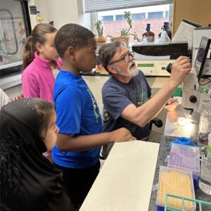 Venable elementary school visits UVA department of Cell Biology.