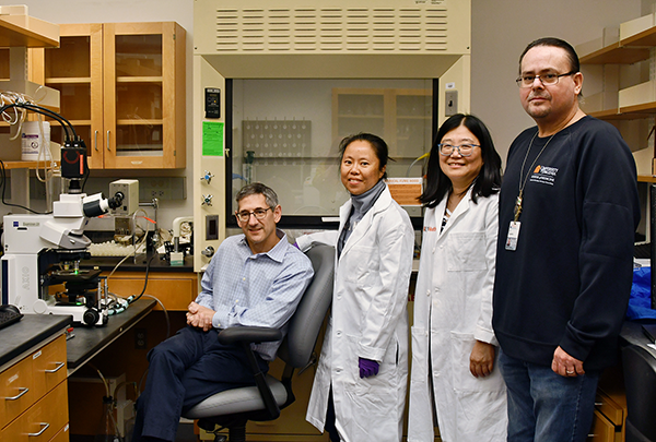 Photo of members of the Jonathan Lindner Lab