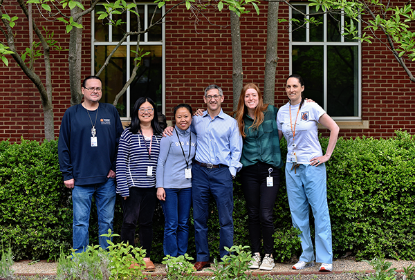 Photo of members of the Jonathan Lindner Lab
